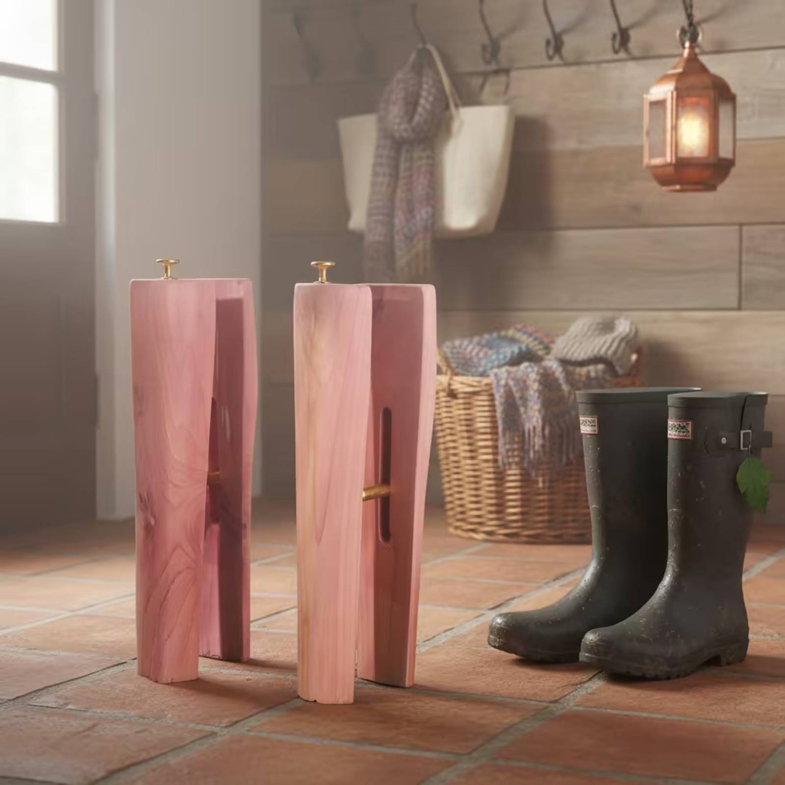 杉材製ブーツストレッチャー、背の高いブーツ用ツリー、2ピース - Shoe Tree Cedar のレビューと価格